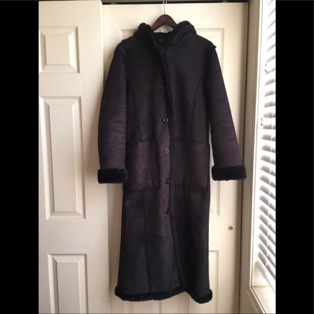 Woman’s winter coat w/ hood